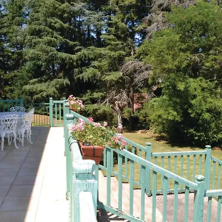Stunning In With 4 Bedrooms, Wifi And Private Swimming Pool Dom wakacyjny Gourdon