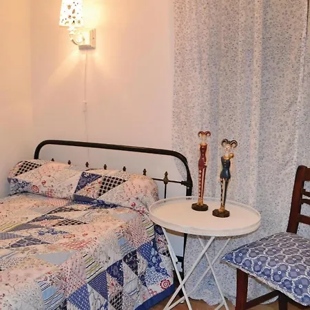 Dom wakacyjny Stunning In With 4 Bedrooms, Wifi And Private Swimming Pool *